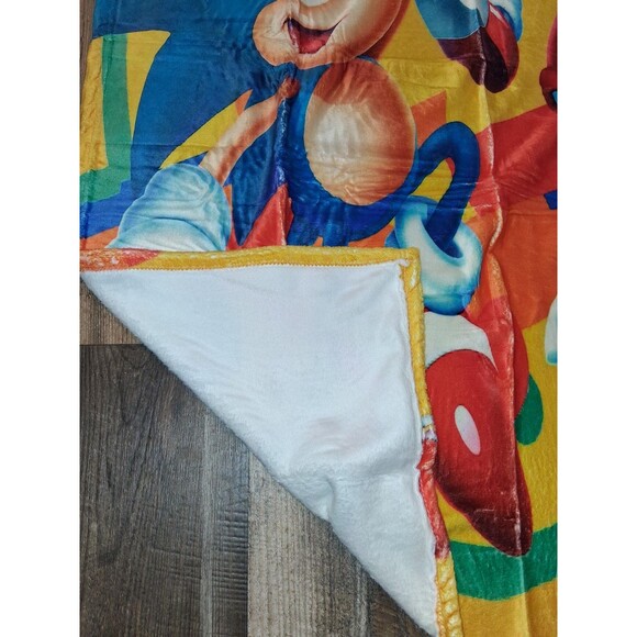 NEW! Sonic the Hedgehog 40" x 50" Soft Fleece Blanket, Sonic, Knuckles and Tails - Picture 3 of 4